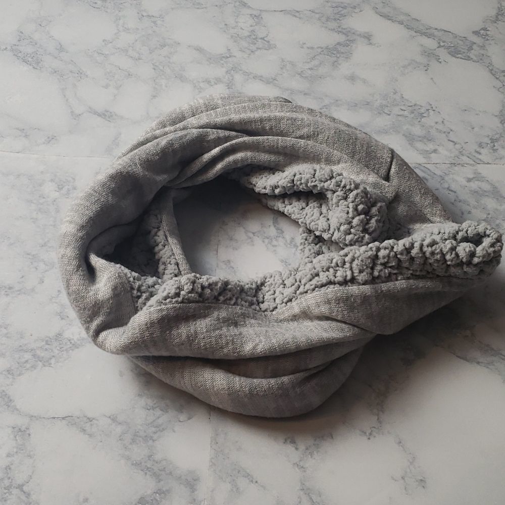 ‎Faded Glory Grey Scarf